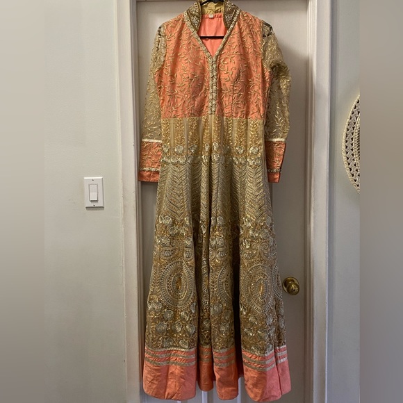 Vintage beautiful gown - Picture 1 of 9